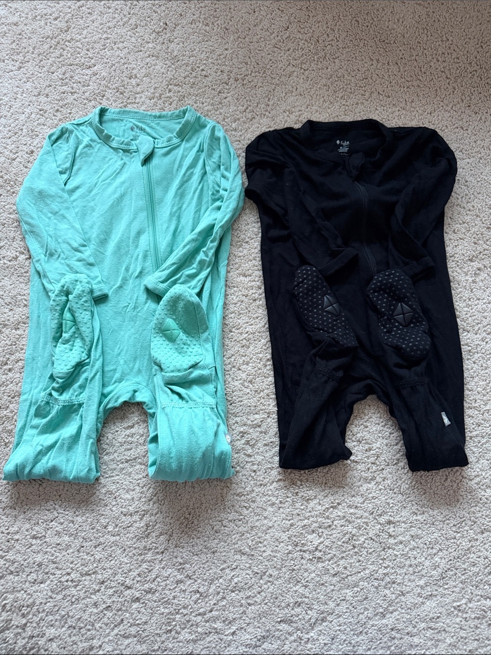 Kyte Baby One-Piece Zip Romper - Mint and Black